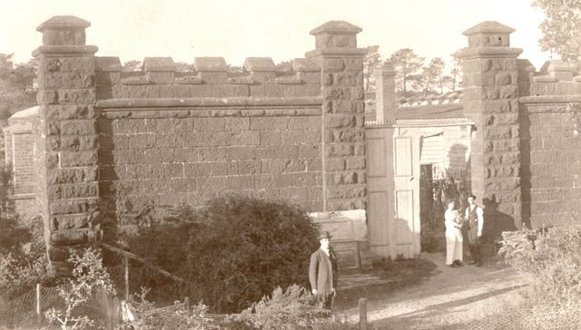 Garden wall, Black Rock House circa 1920 - 1954